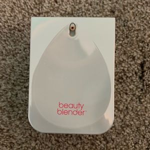 Beautyblender bounce liquid whip long wear foundation in shade 1.30 W light sand